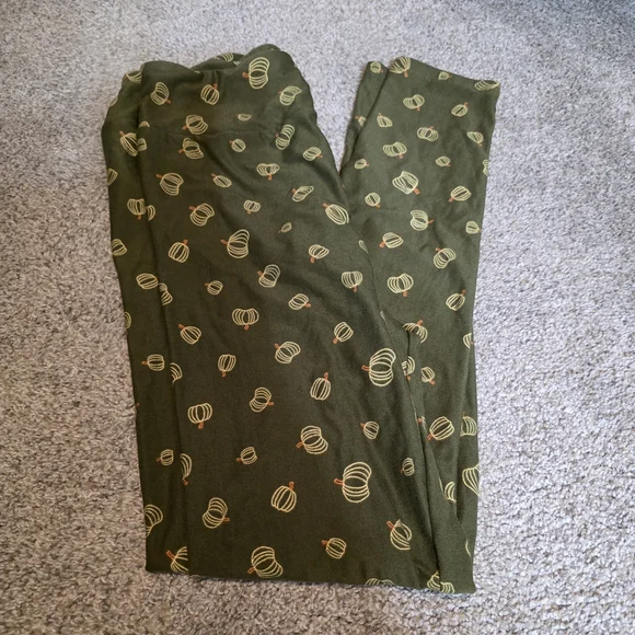 Washed not worn - LuLaRoe Green Pants with Pumpkins - Pet and Smoke Free house - Picture 1 of 2